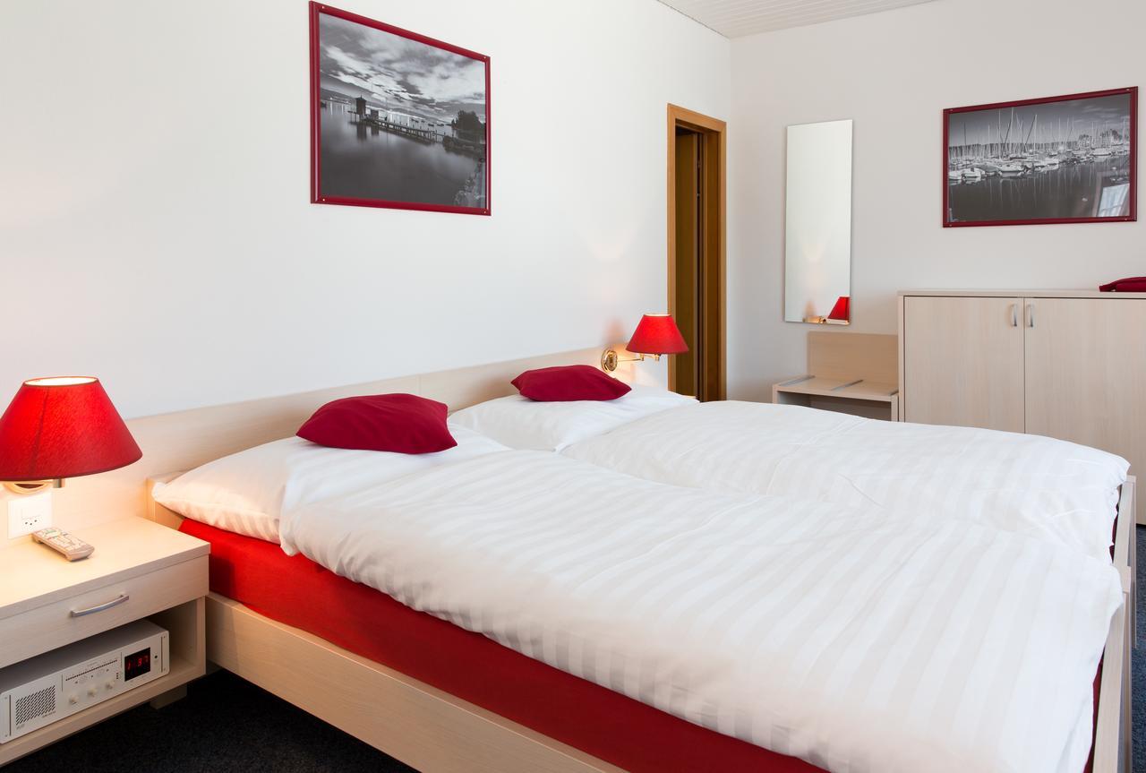 Hotel Du Port - Free Parking - Breakfast Included エスタヴァイエ・ル・ラック エクステリア 写真